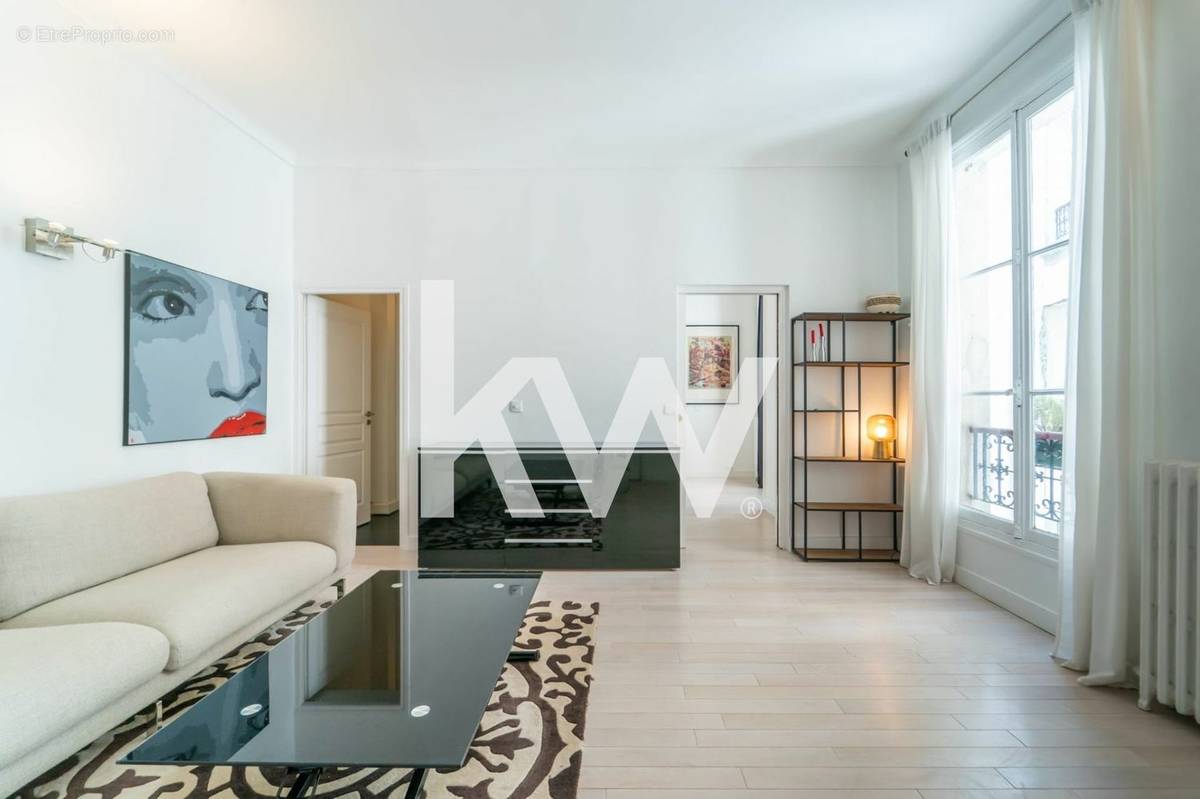 Appartement à PARIS-17E