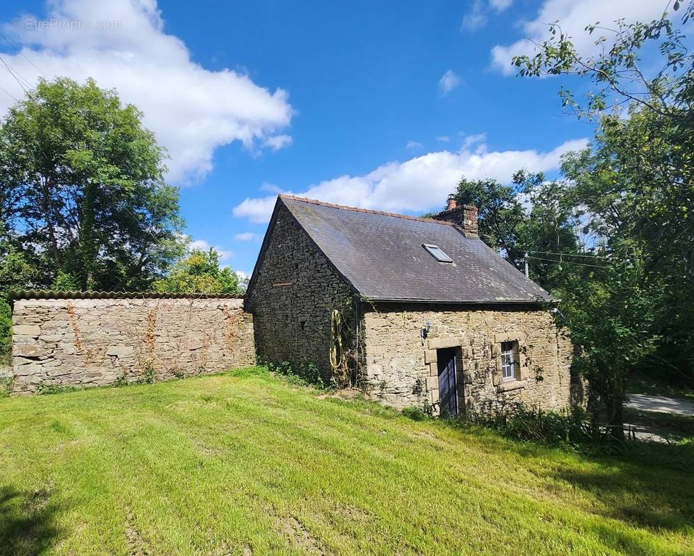 Maison à CLEDEN-POHER