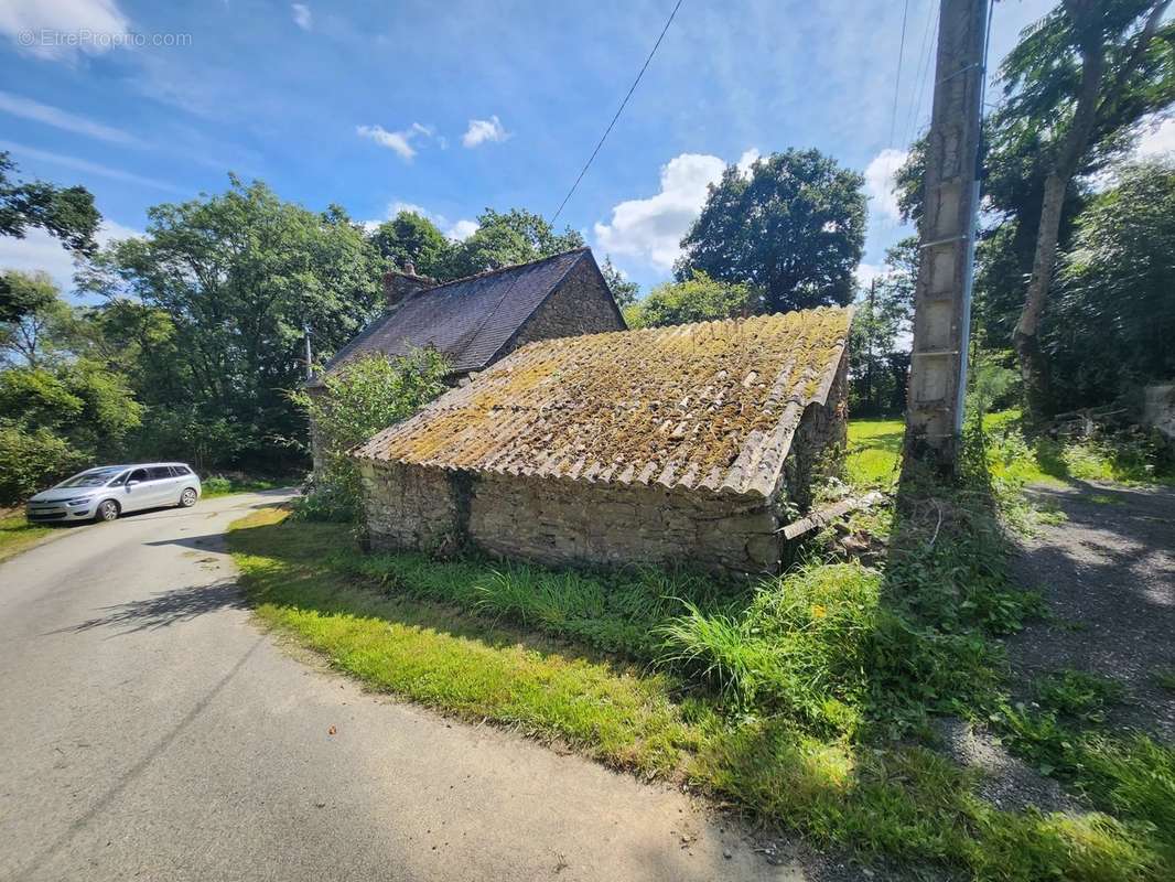 Maison à CLEDEN-POHER