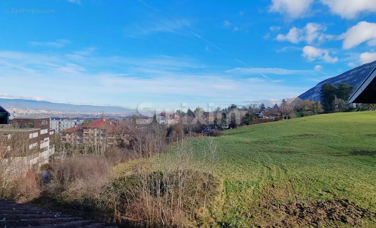 Appartement à COLLONGES-SOUS-SALEVE