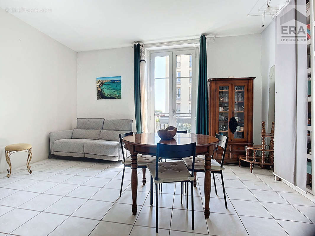 Appartement à MARSEILLE-4E