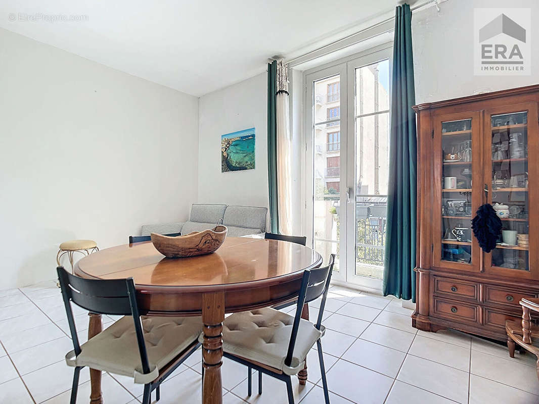 Appartement à MARSEILLE-4E