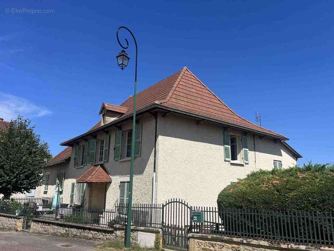 Maison à SAINT-CHRISTOPHE-EN-BRIONNAIS