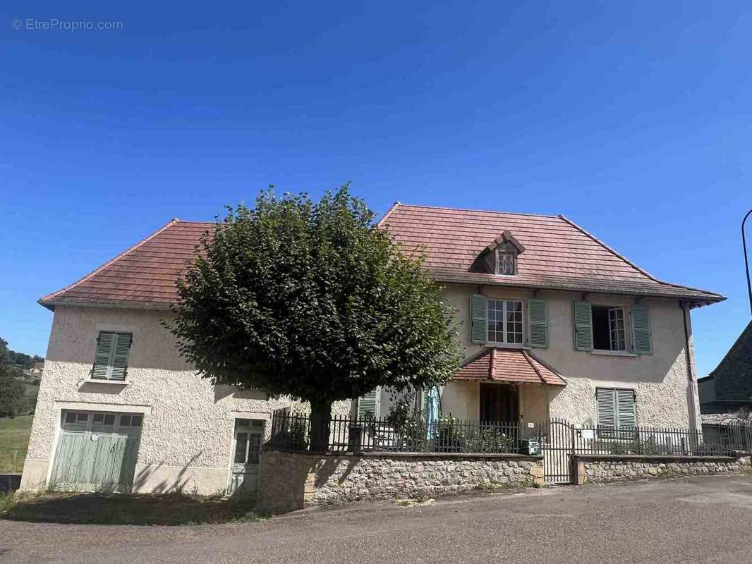 Maison à SAINT-CHRISTOPHE-EN-BRIONNAIS