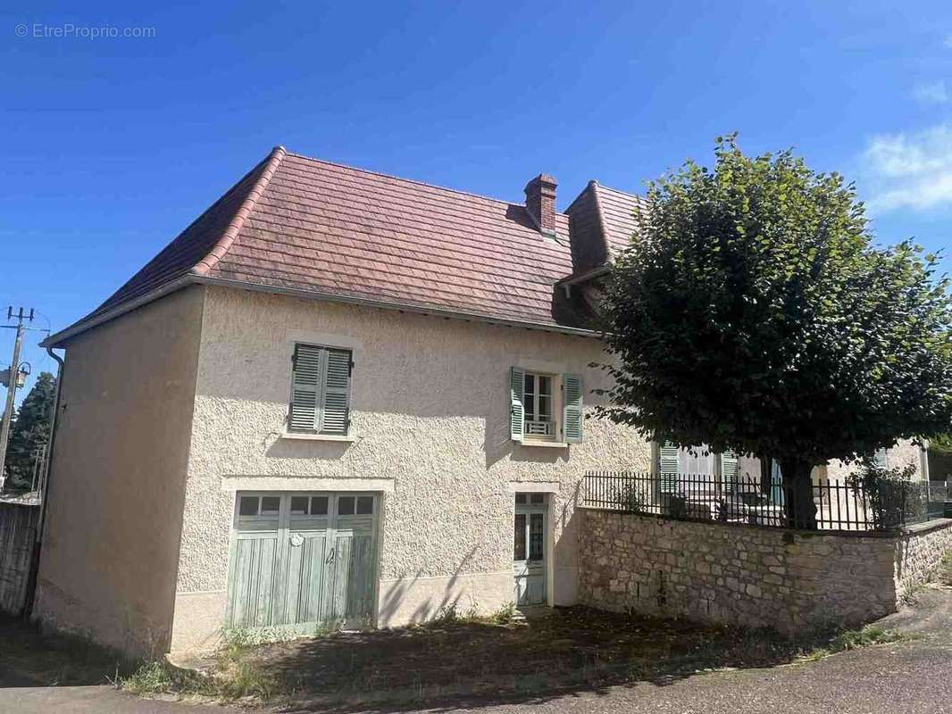 Maison à SAINT-CHRISTOPHE-EN-BRIONNAIS