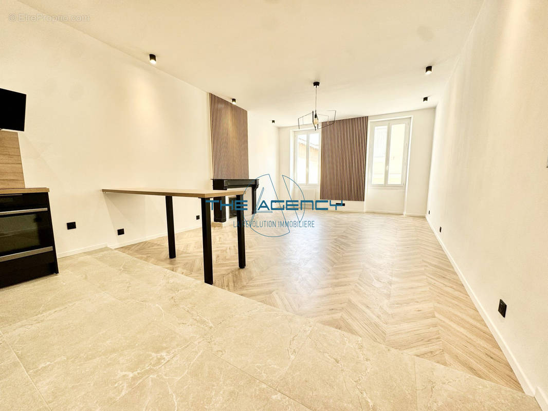 Appartement à MARSEILLE-2E