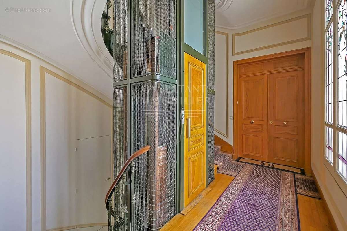 Appartement à PARIS-8E