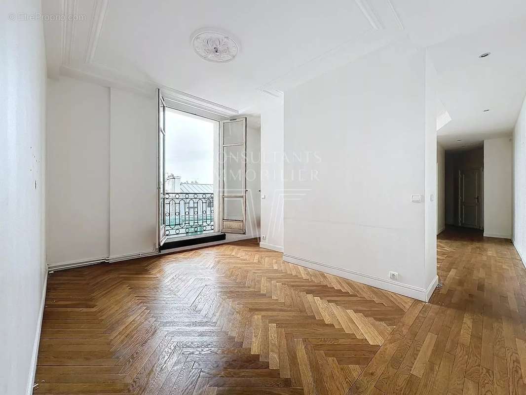 Appartement à PARIS-8E