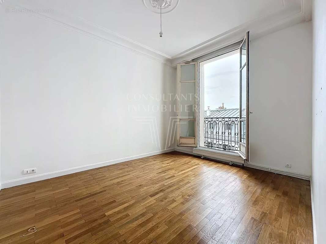 Appartement à PARIS-8E