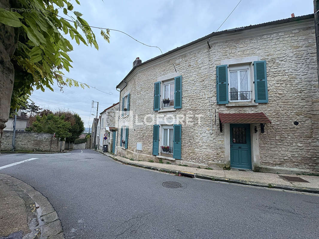 Maison à MEZY-SUR-SEINE