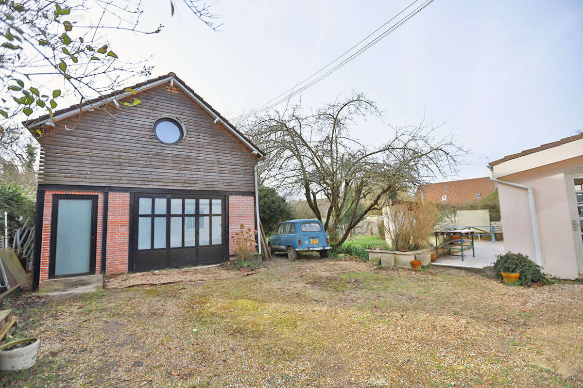 Maison à LA QUEUE-LES-YVELINES