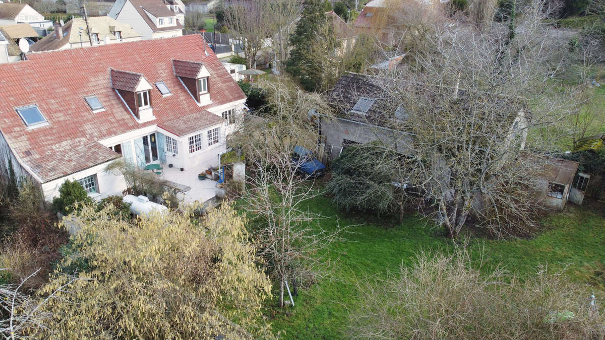 Maison à LA QUEUE-LES-YVELINES