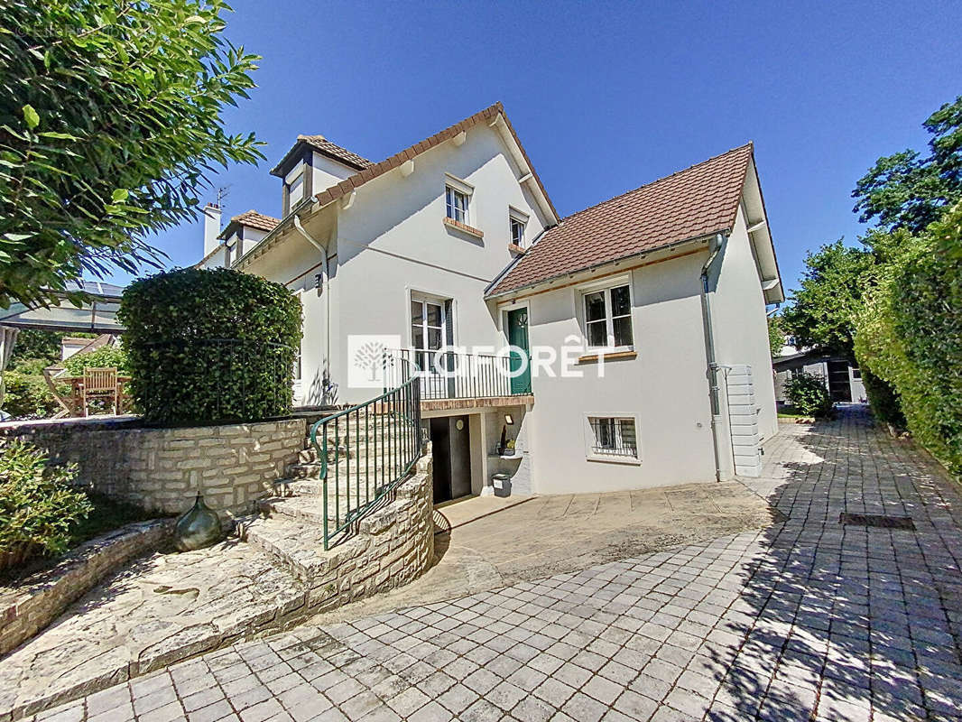 Maison à VERNEUIL-SUR-SEINE