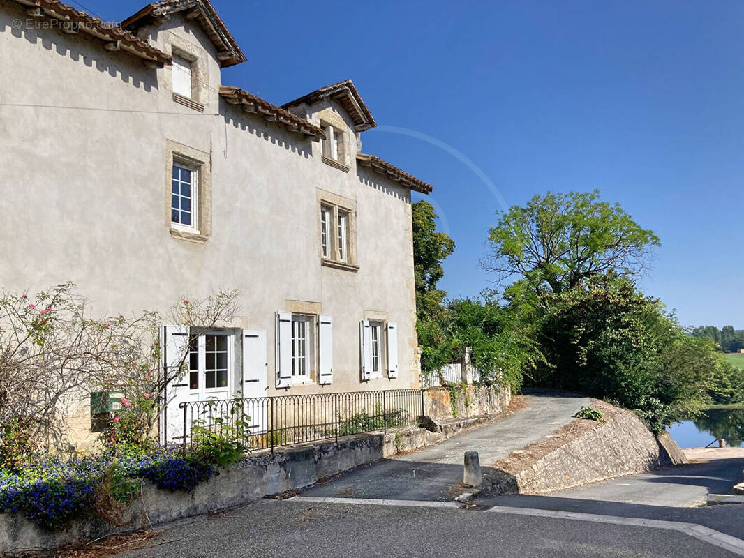 Maison à PESSAC-SUR-DORDOGNE