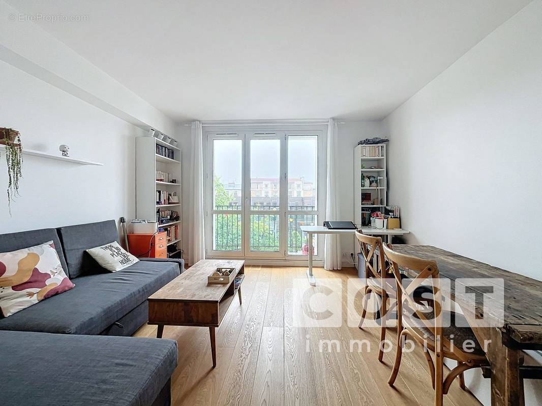 Appartement à COURBEVOIE