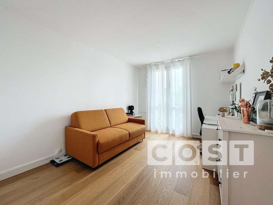 Appartement à COURBEVOIE