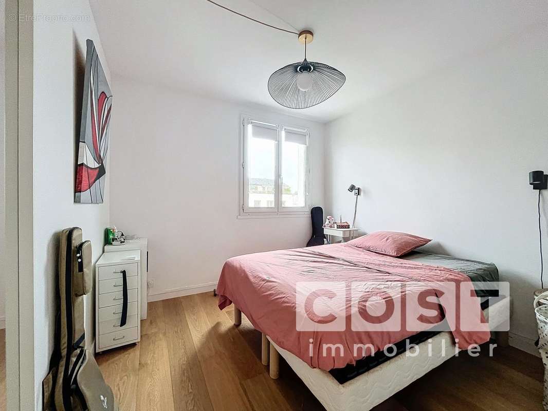 Appartement à COURBEVOIE