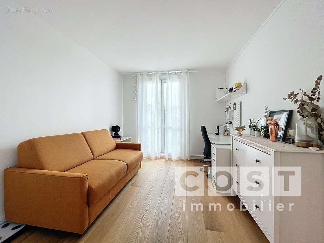 Appartement à COURBEVOIE