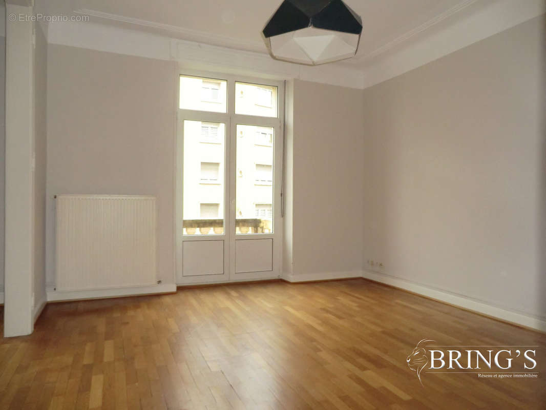 Séjour - balcon - Appartement à THIONVILLE