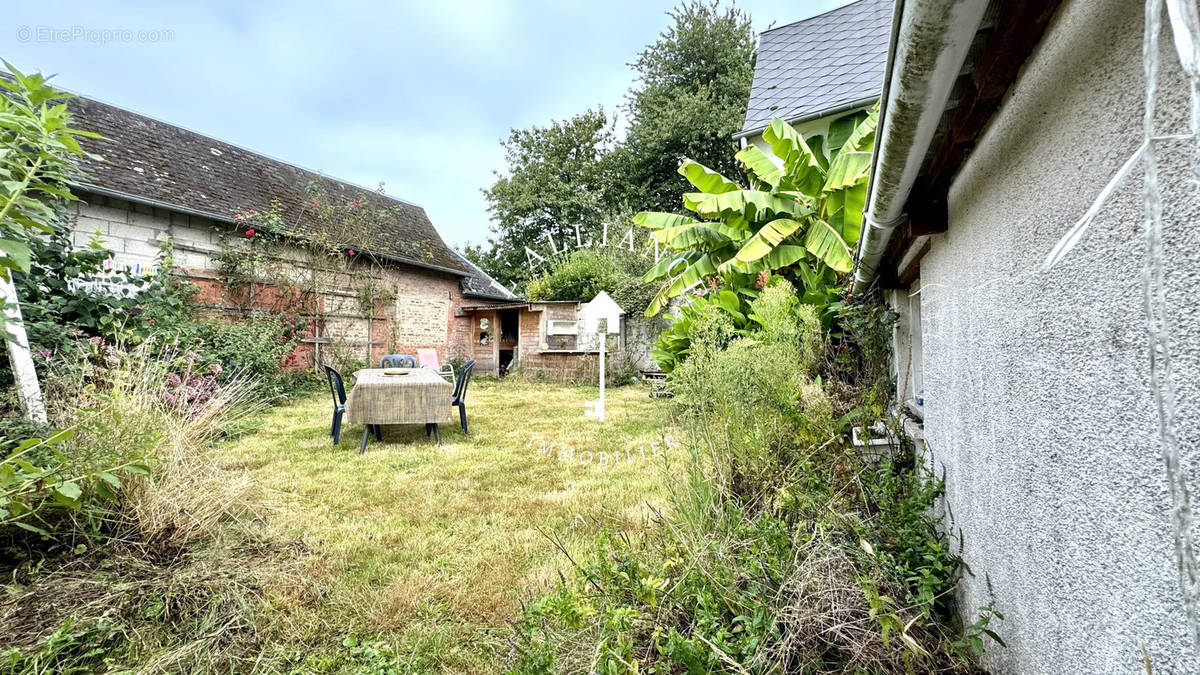 Maison à YZENGREMER