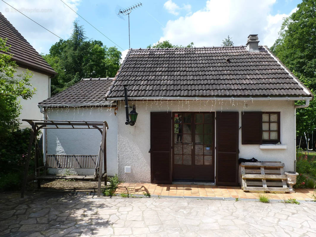 Maison à LE MESNIL-SAINT-DENIS