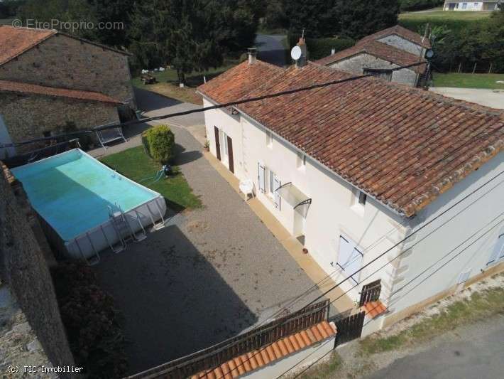 Maison à NANTEUIL-EN-VALLEE