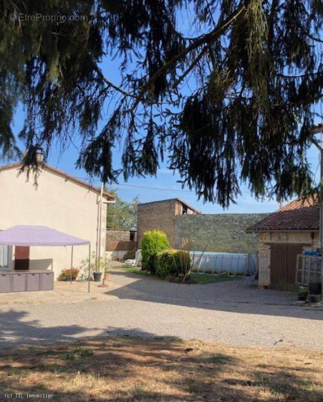 Maison à NANTEUIL-EN-VALLEE