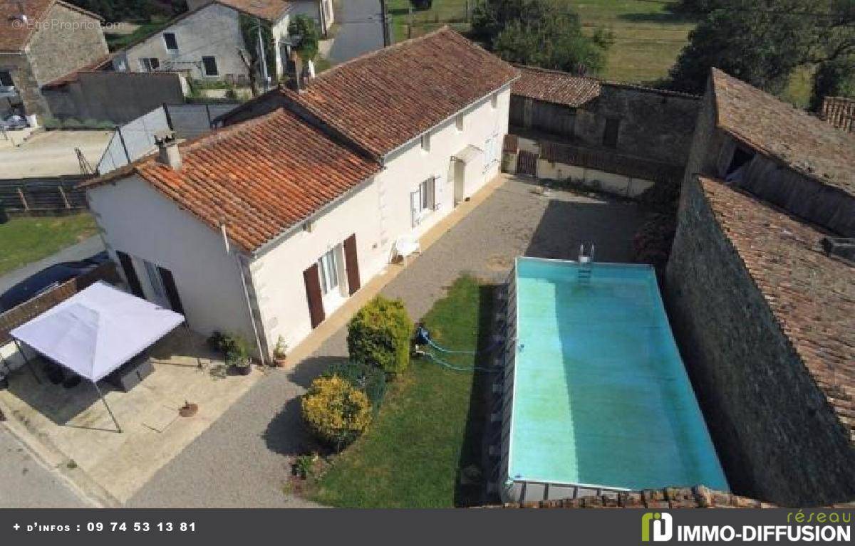 Maison à NANTEUIL-EN-VALLEE