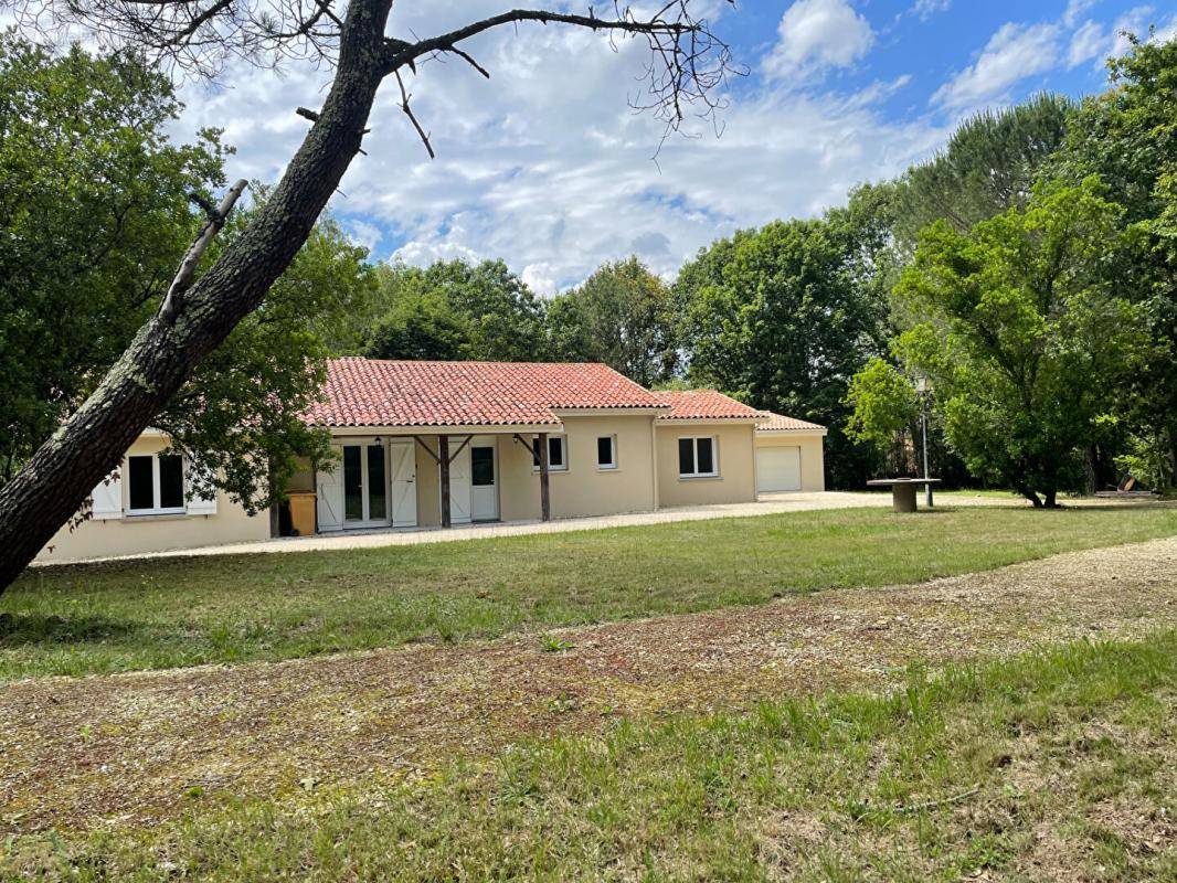 Maison à SAINT-CHRISTOPHE-DE-DOUBLE