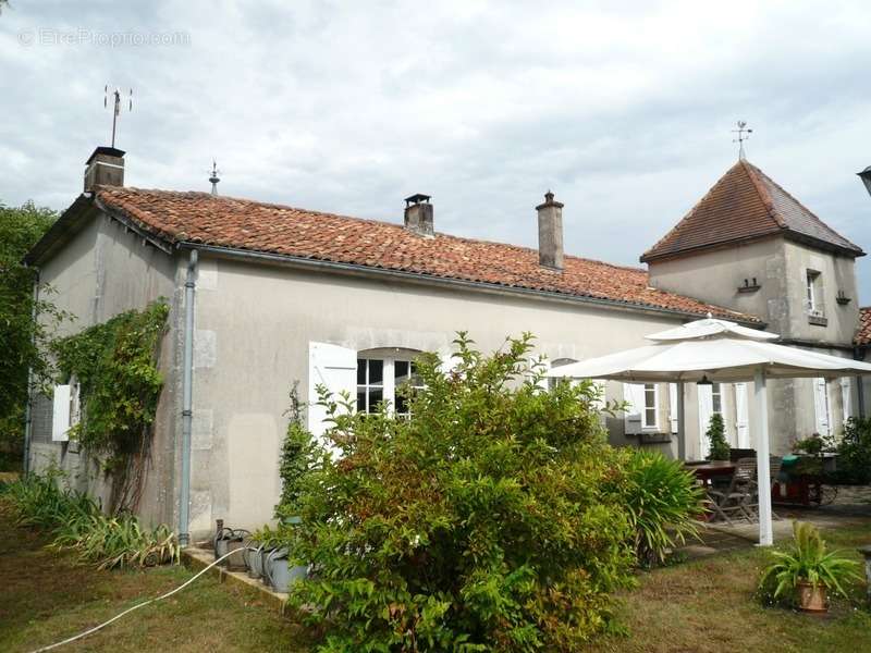 Maison à COGNAC