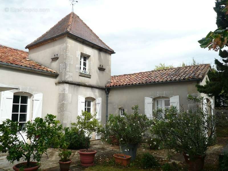 Maison à COGNAC