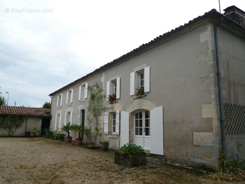 Maison à COGNAC