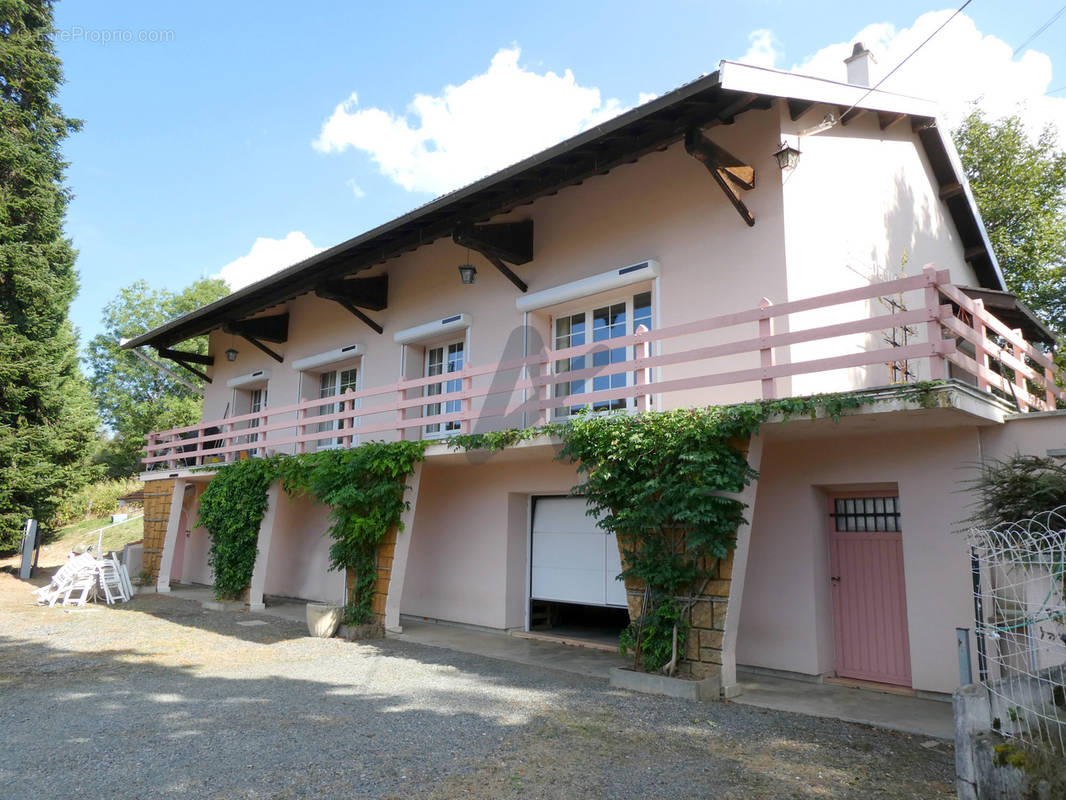 Maison à SAINT-LAURENT-DE-CHAMOUSSET