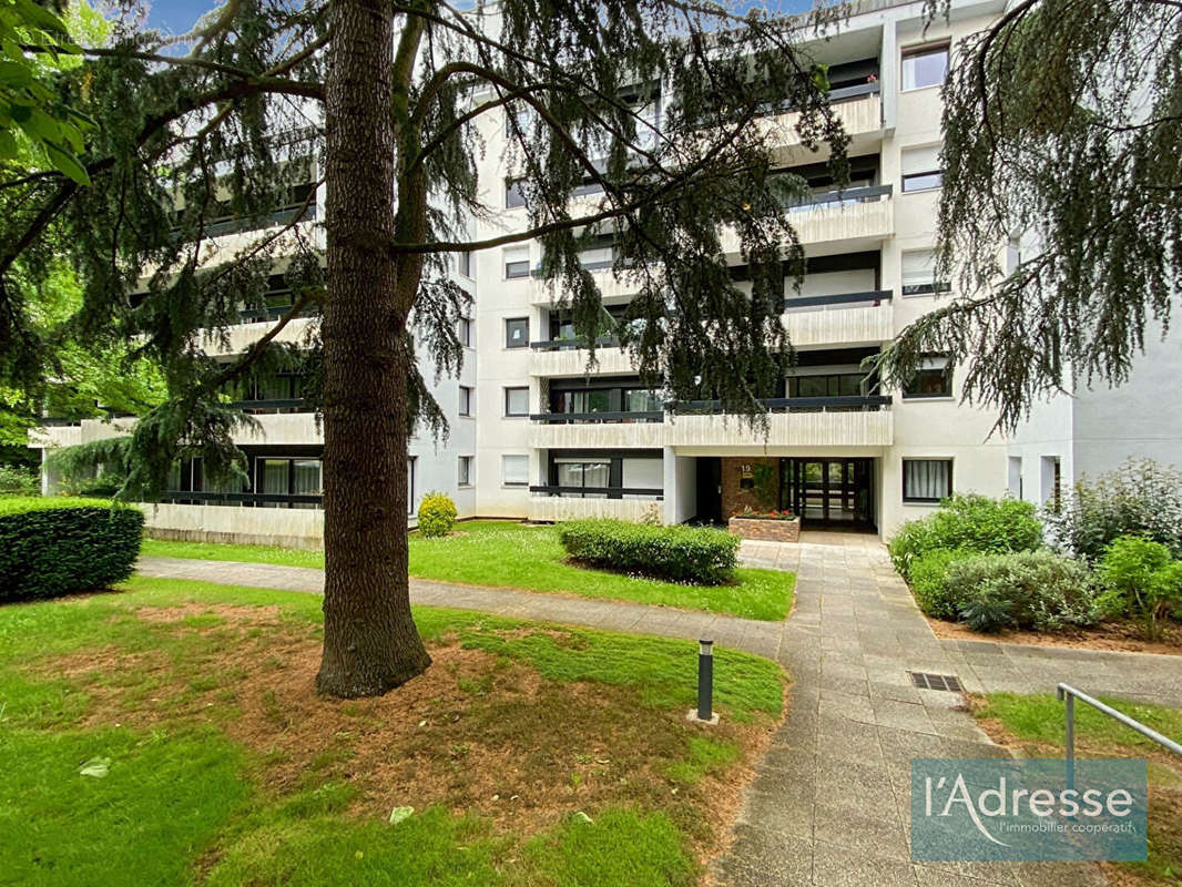 Appartement à LE COUDRAY-MONTCEAUX