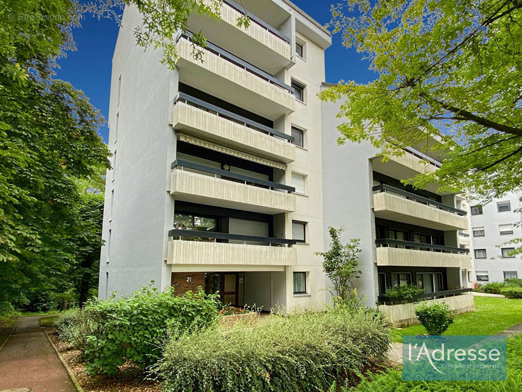 Appartement à LE COUDRAY-MONTCEAUX