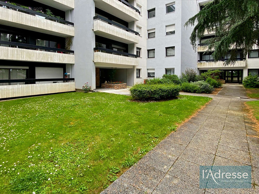 Appartement à LE COUDRAY-MONTCEAUX