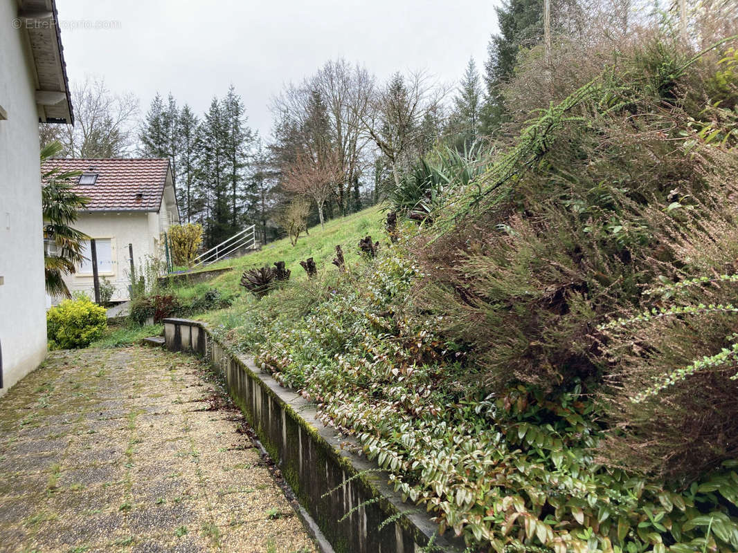 Maison à LAGUENNE