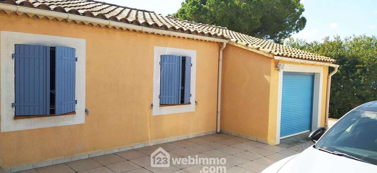 Le garage fermé de 15m². - Maison à ARLES