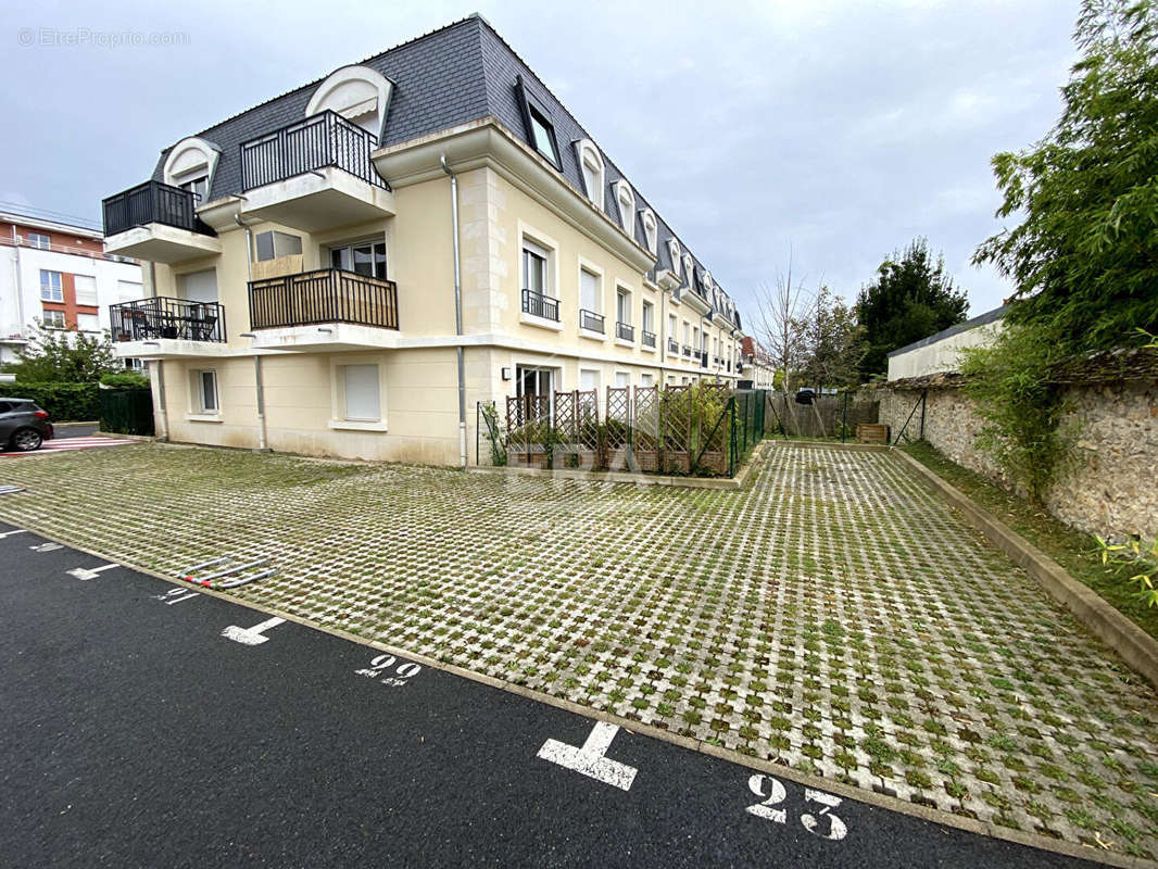 Parking à SAINT-FARGEAU-PONTHIERRY