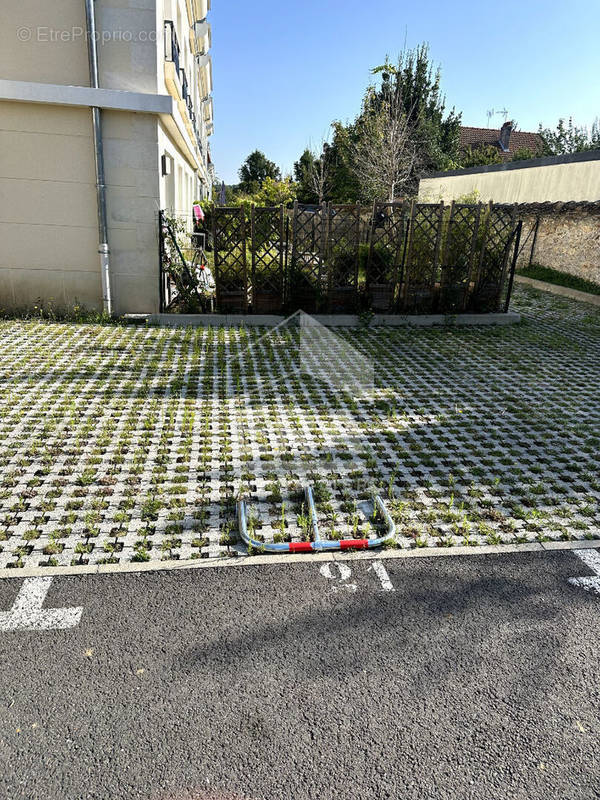 Parking à SAINT-FARGEAU-PONTHIERRY