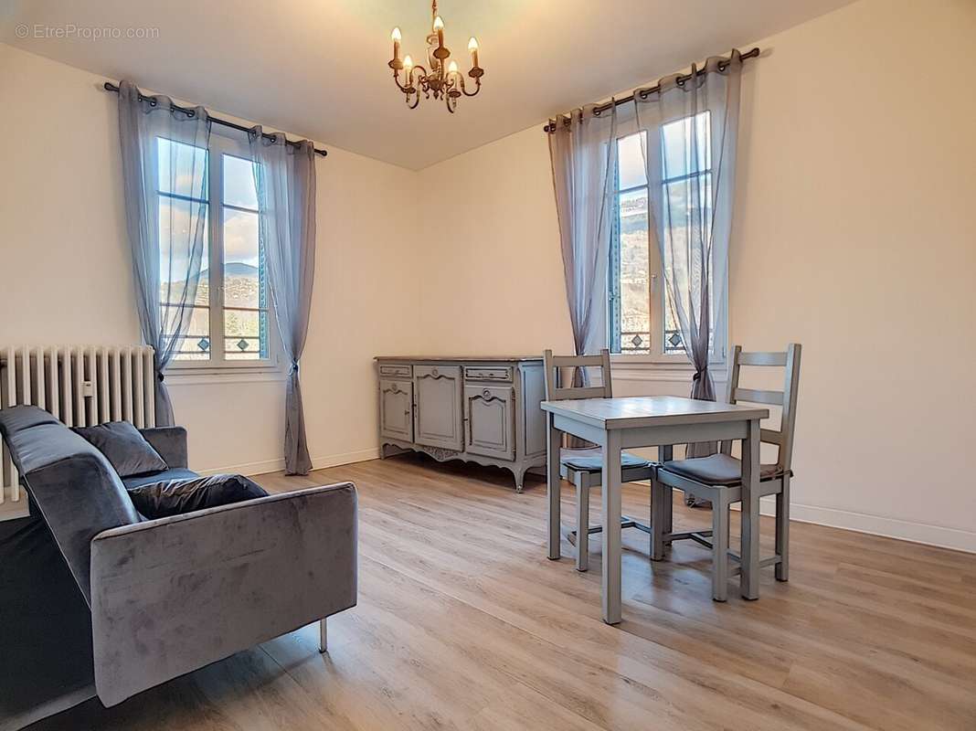 Appartement à VAULNAVEYS-LE-BAS