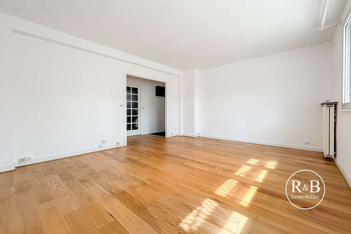 Appartement à LES CLAYES-SOUS-BOIS