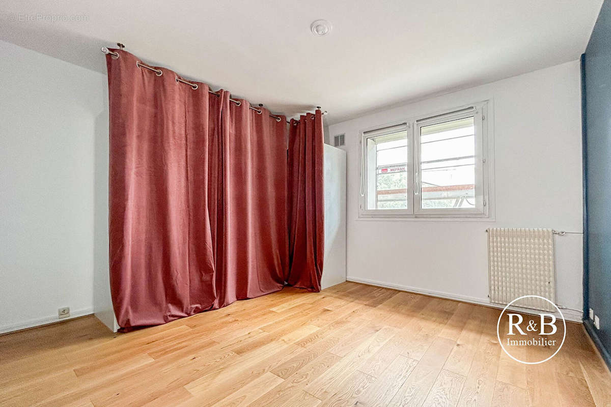 Appartement à LES CLAYES-SOUS-BOIS