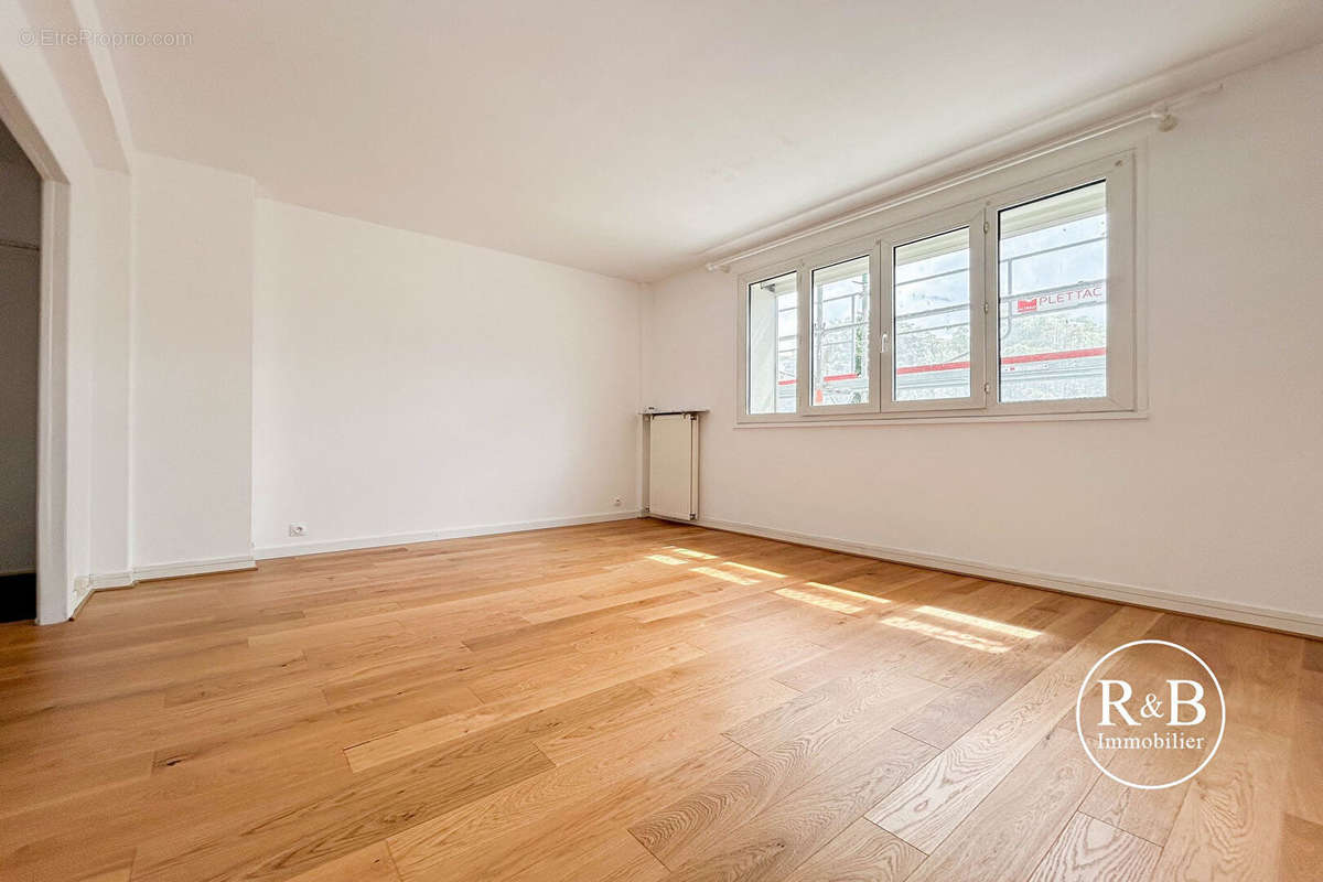 Appartement à LES CLAYES-SOUS-BOIS