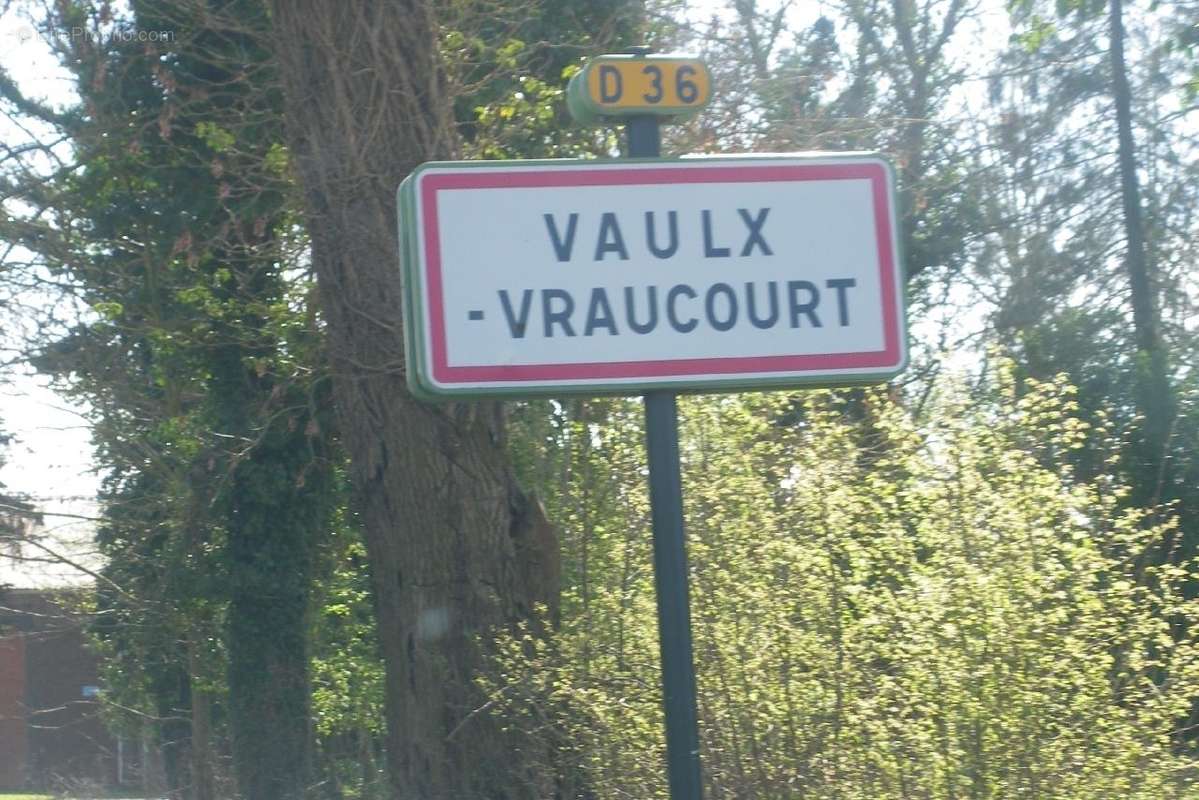 Terrain à VAULX-VRAUCOURT