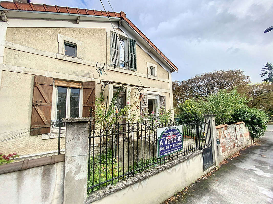 Maison à SAINT-MAUR-DES-FOSSES