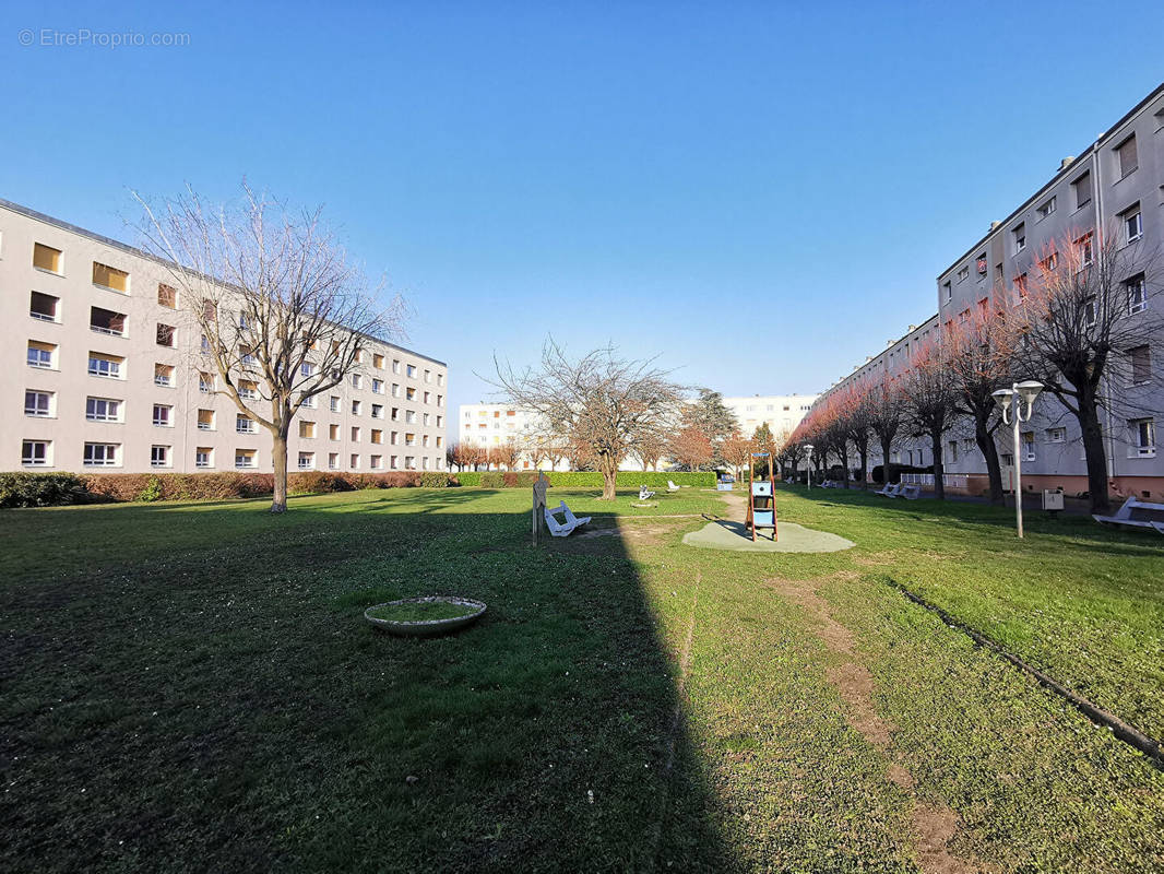 Appartement à SARTROUVILLE