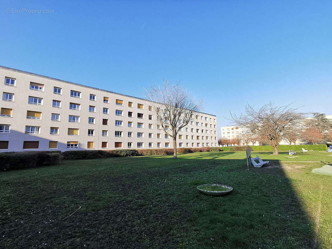 Appartement à SARTROUVILLE