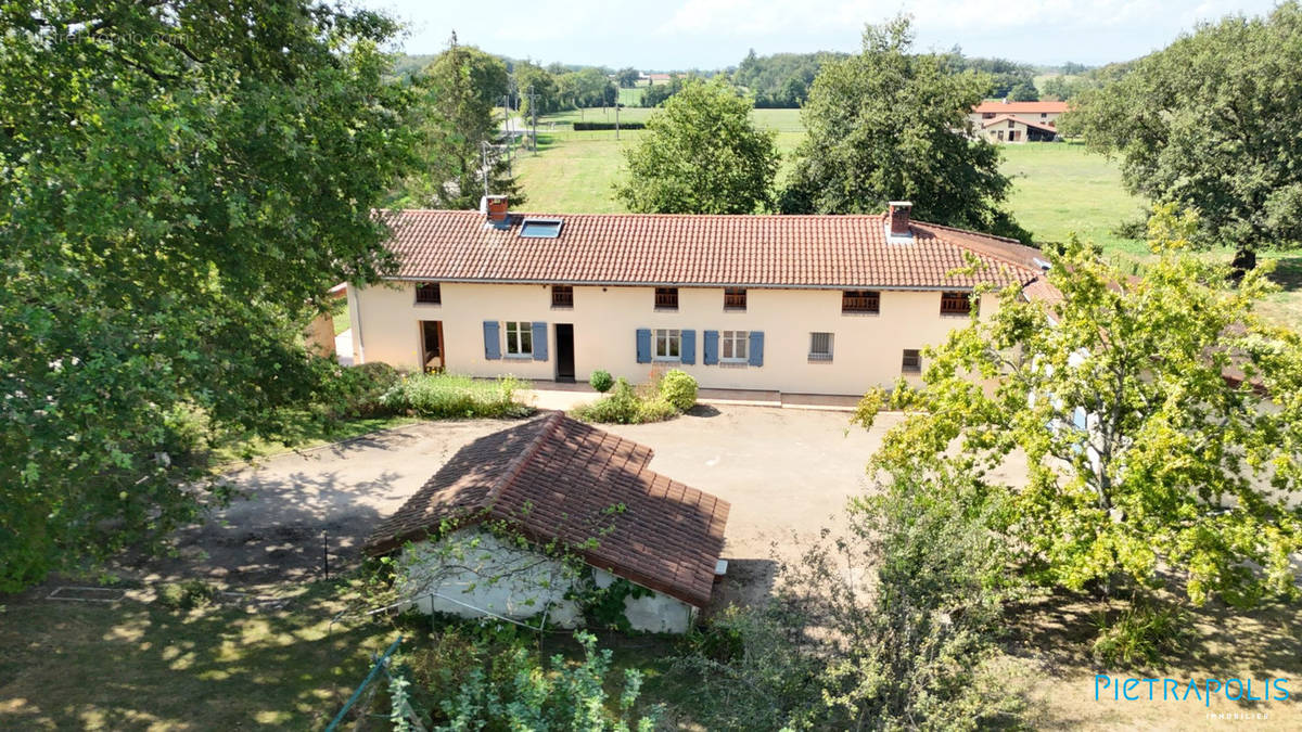 Maison à SAINT-PAUL-DE-VARAX