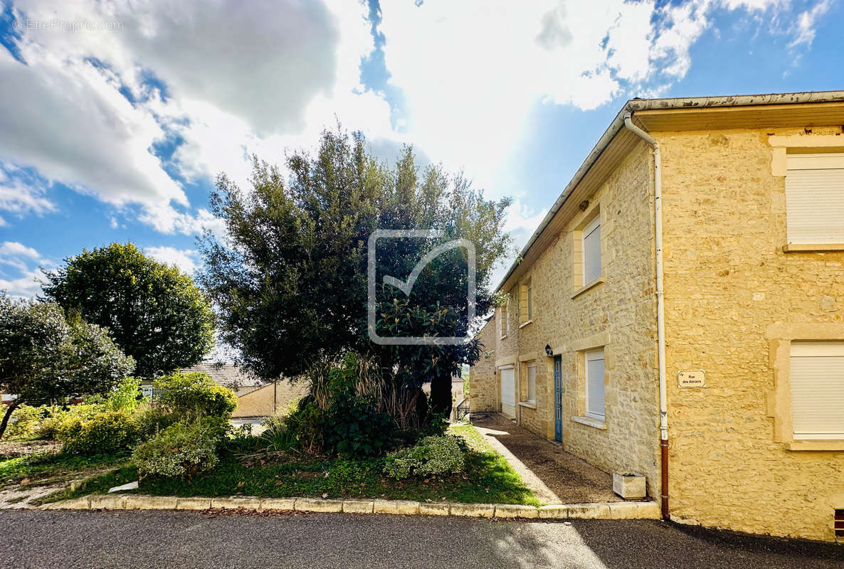 Maison à SAINT-MARTIAL-DE-NABIRAT